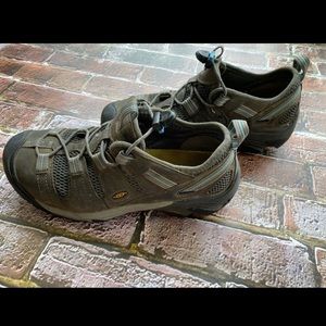 Women’s KEEN Utility Steel Toe Shoes SZ 10